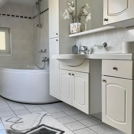 Fischerhaus 아파트 켓진